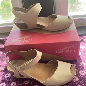 DANSKO Vera Milled Nubuck Sandals’s